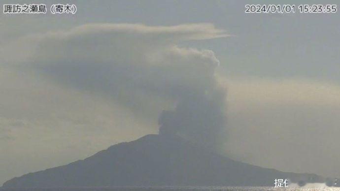 【#日本一地火山喷发#，烟柱高达1600米】据鹿儿岛当地媒体南日本放送（MBC）