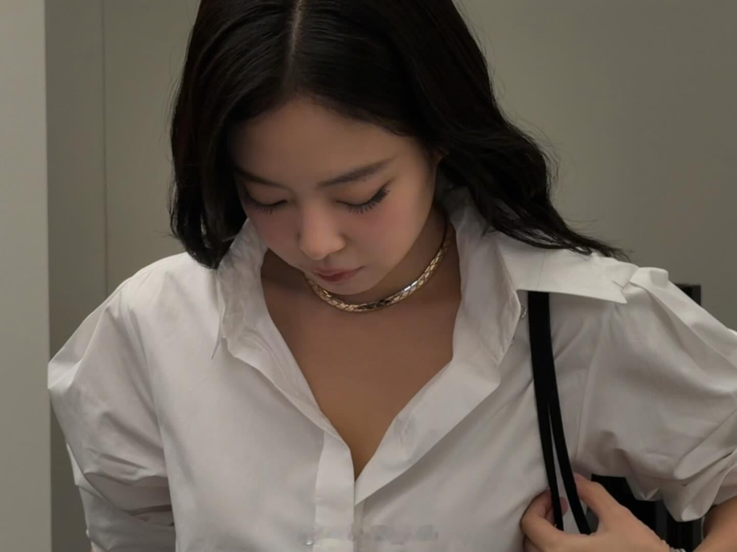 白衬衫Jennie 