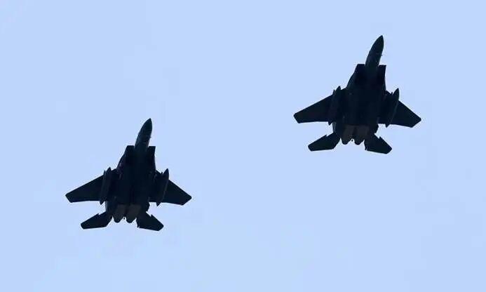 [浮云]一张自拍照值9亿韩元？韩国空军少校为耍帅驾F-15撞向长机，国防部追赔8