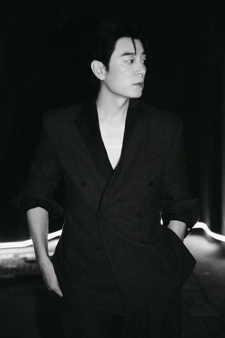 李光洁音色李光洁自带醇厚磁性低音炮，本以为只是台词出众，没想到唱功格外出彩。气息