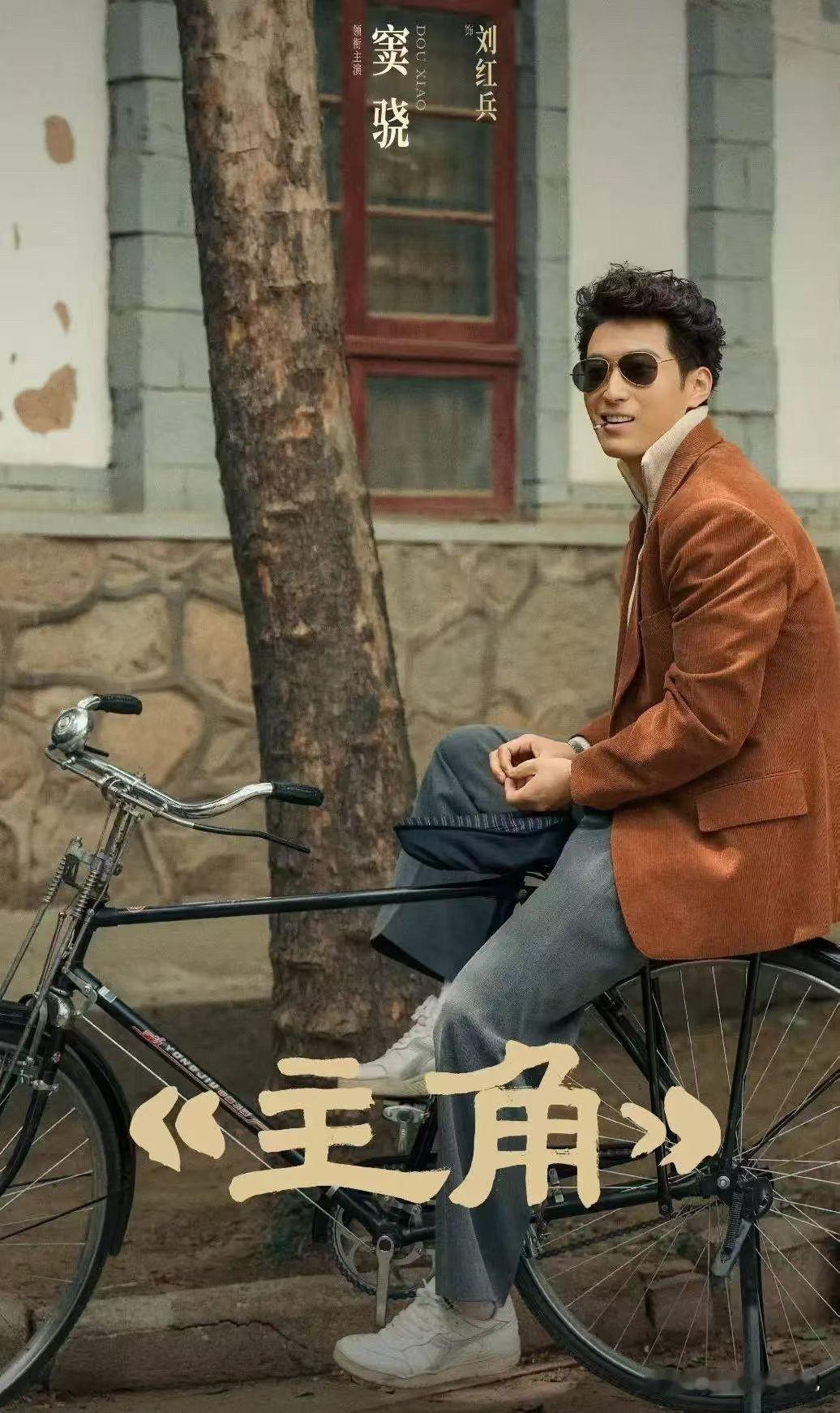 在路上碰到一送外卖小伙，靠近身边躲太阳并主动打招呼，我问他多大了，看起来好年轻，