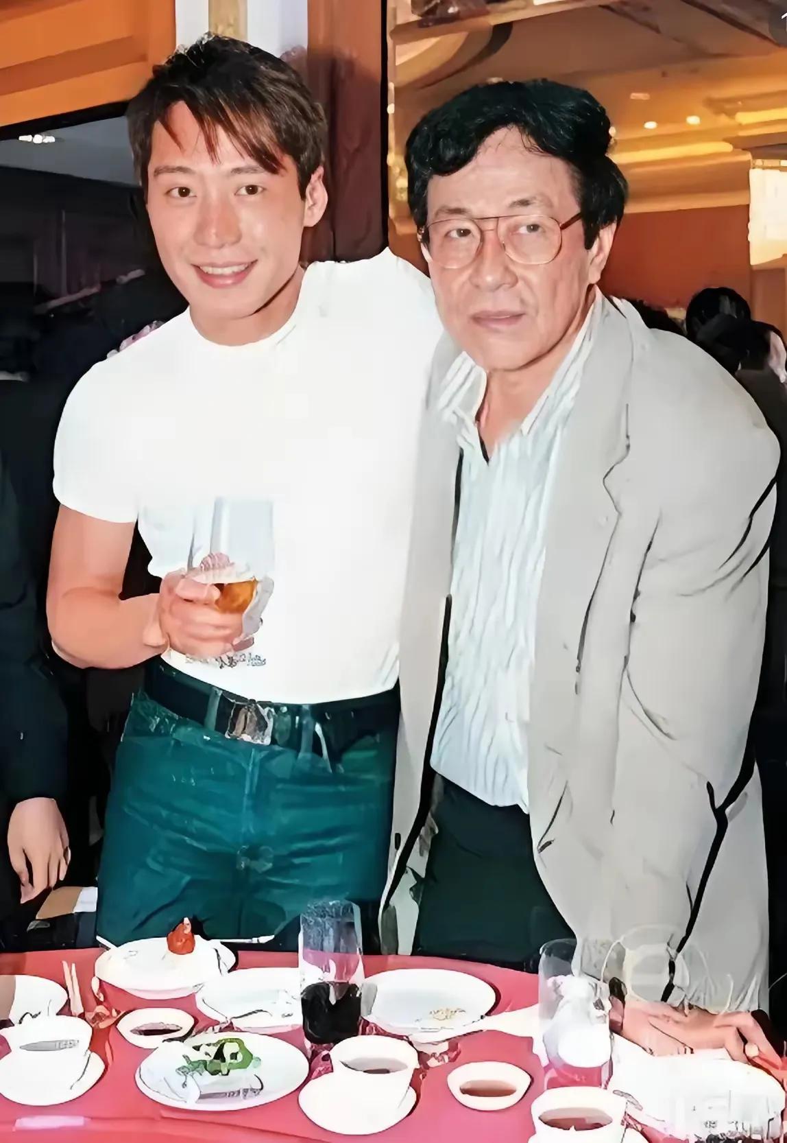 黎明颜值爆表!父亲竟是南洋华侨?

黎明的父亲黎新生是印尼华侨，毕业于北京大学，