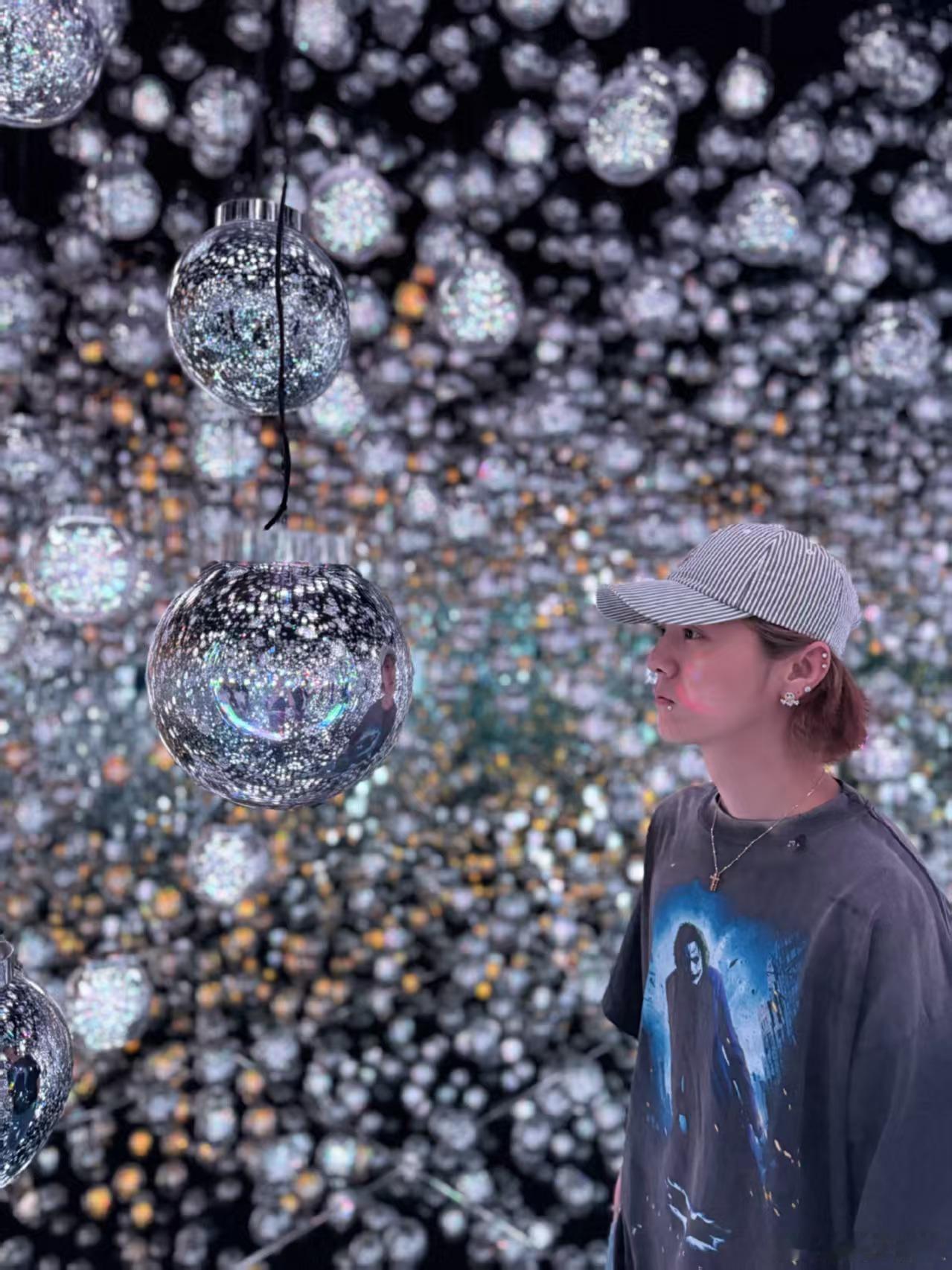 鹿晗blingbling鹿晗侧颜三宫格鹿晗blingbling，爱了，[抓狂][