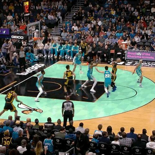 丝滑！！！维金斯三分上来就有#金州勇士[超话]##勇士vs黄蜂# ​​​