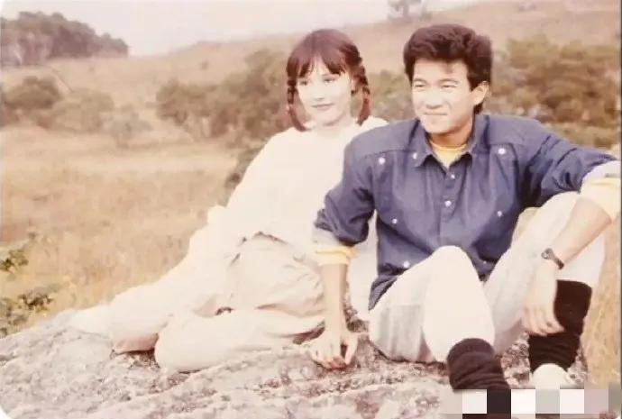 1981年，翁静晶和陈百强，一张珍贵的留影，两人因合作电影《喝彩》、《豆芽梦》等