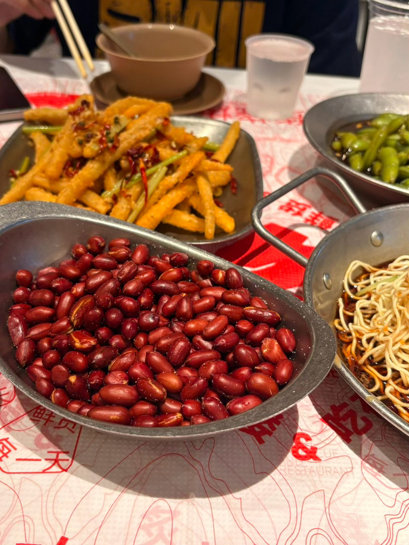 📍夭夭·烧烤海鲜大排档第二场 三瓶白酒三个人一大桌子菜太牛了太晕了怡崽美食我的