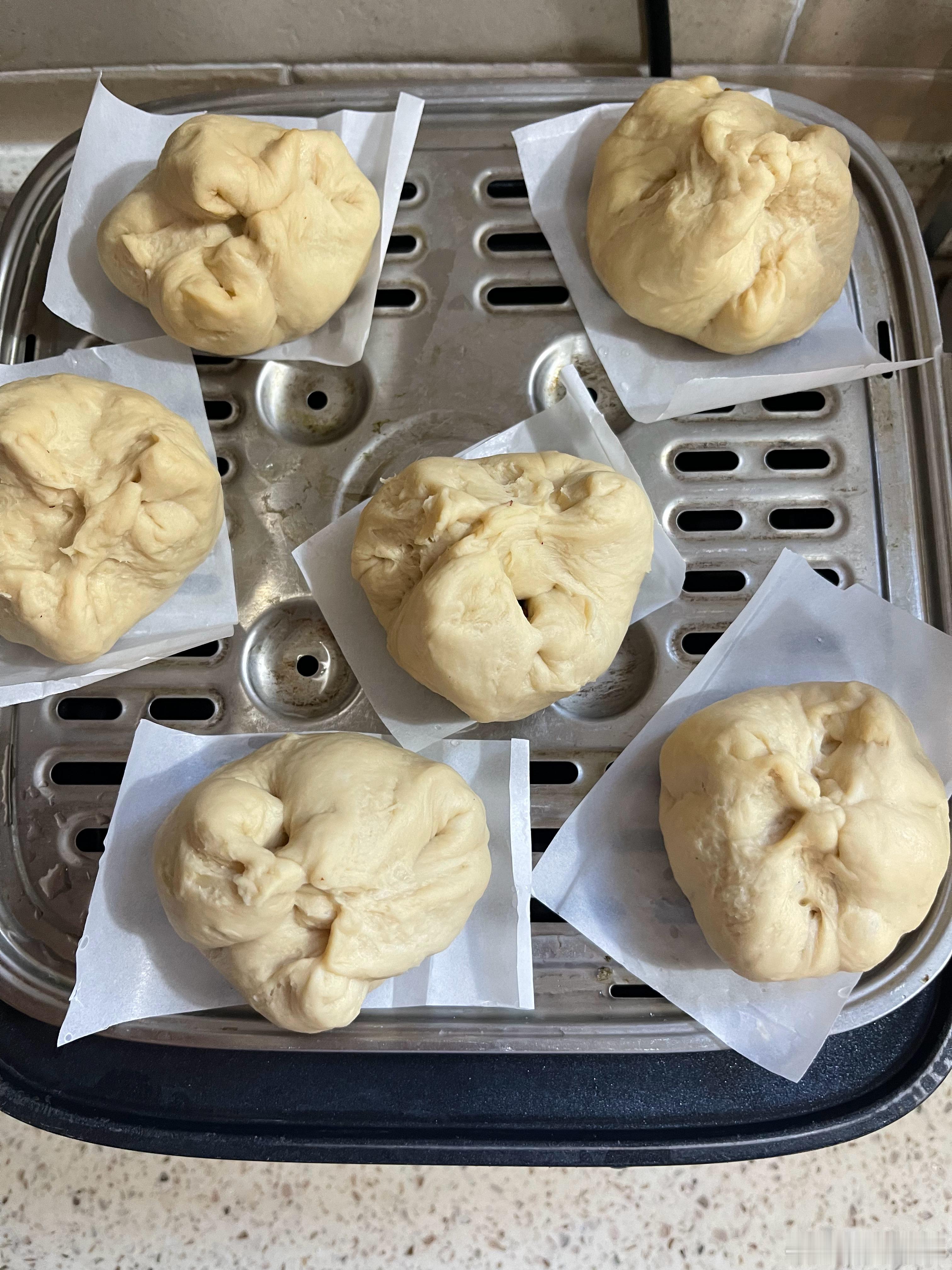 六个丑八怪上锅，包了点红枣碎，坐等大变身。 ​​​