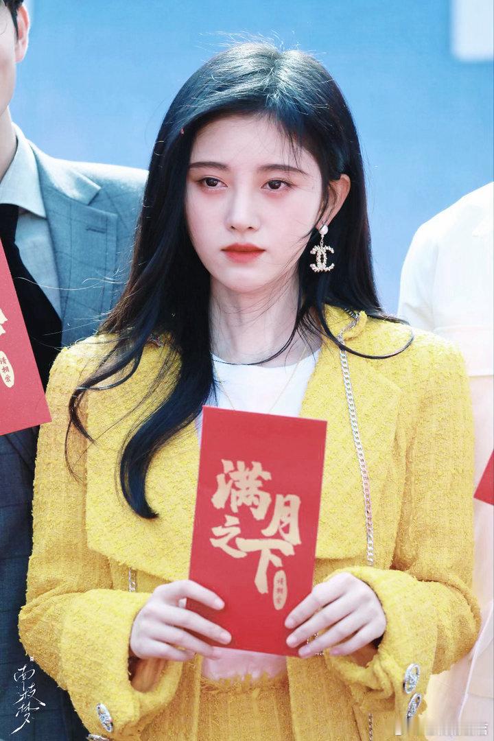 jjy鞠婧祎苏绿夏 jjy鞠婧祎万花世界 再红一点吧，红到路人皆知，红到没人敢诋