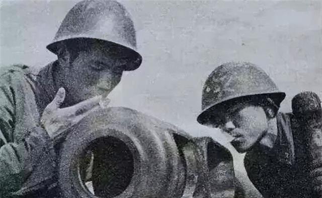 老山猫耳洞战士如何消磨时间？3天抽14条烟，人均一天8盒
先说这抽烟。在老山，烟