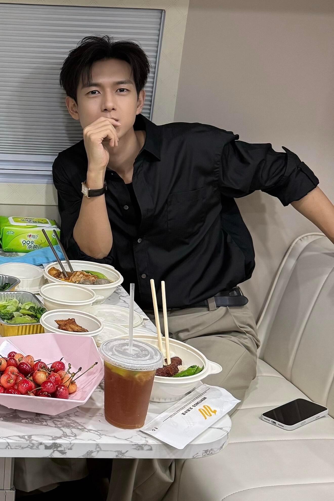 广东人一眼就看出来明星这餐吃的啥 