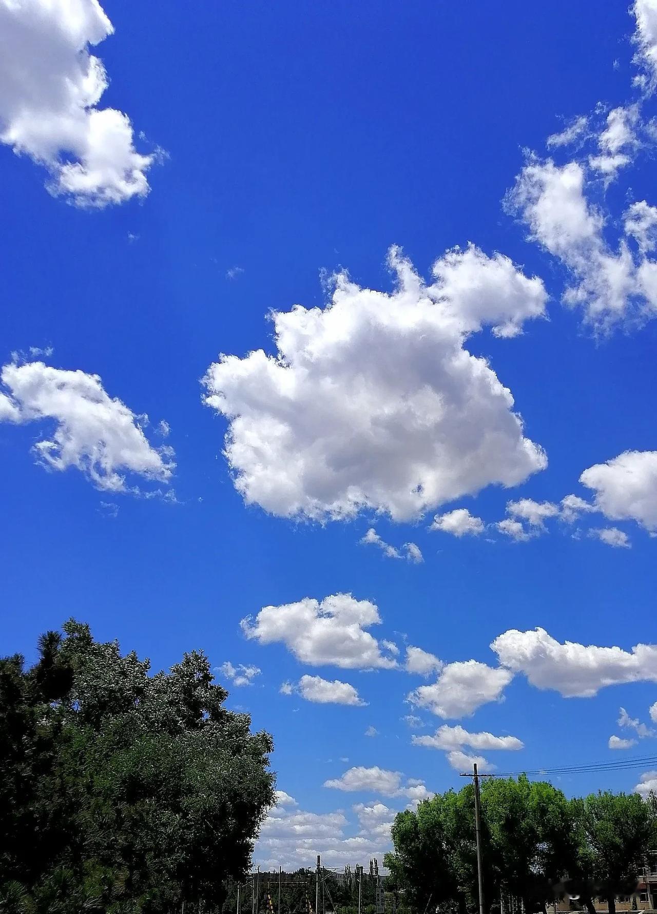 随手拍大同的蓝天白云（原创）
大同的天空真的超美。那蓝天白云怎么都看不够。
我拍