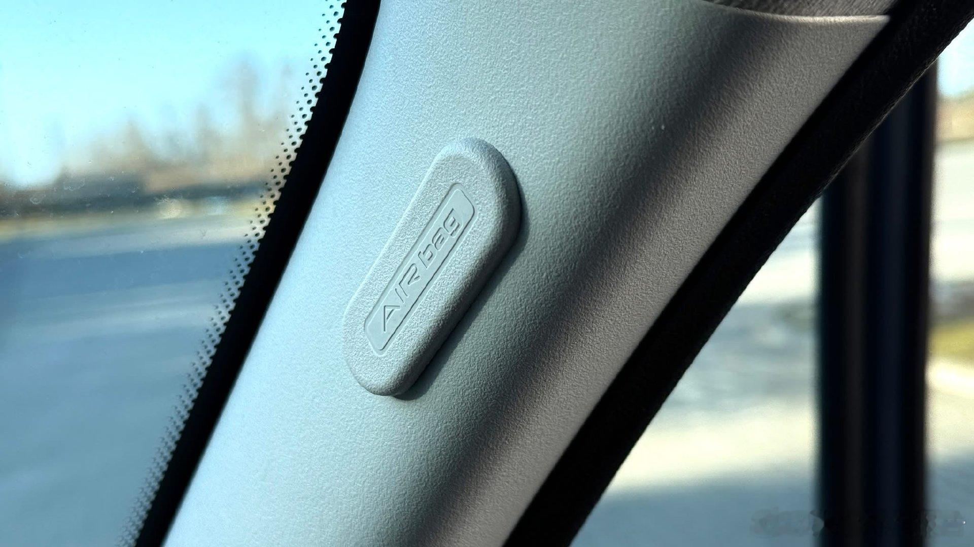 寰宇特车报告配置挺高的，210马力配空悬 