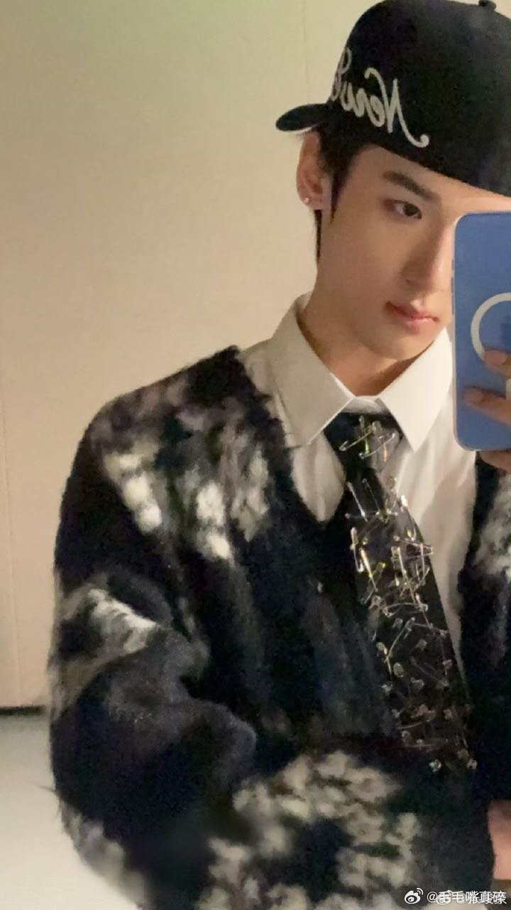 这个穿搭也一直在线👏这美商恐怕在我之上 张峻豪 美商是种天赋