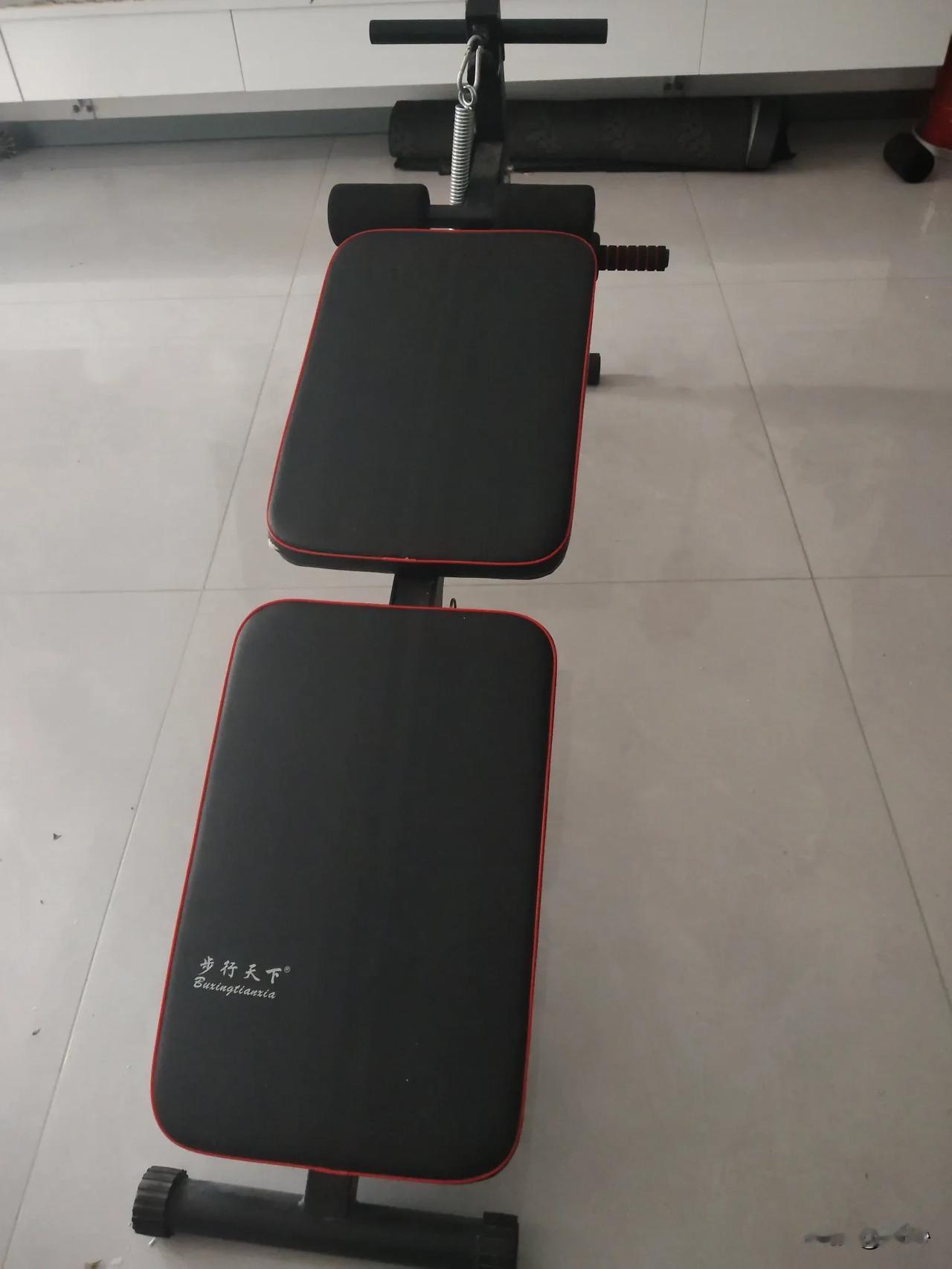 晚上下班时，男领导叫住我说：准备一下，后天陪我去广州出差，这次去，对工作提升有帮