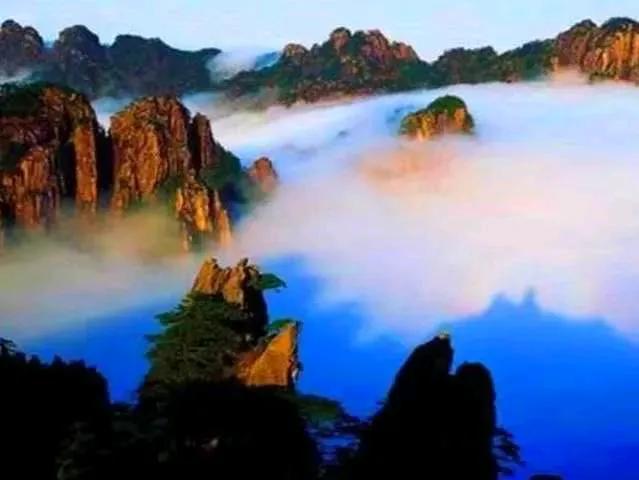 人生漫漫，浅浅行，烟火淡淡，共清欢。
　　历辛劳，品辛酸，落鸿归去云水间，笑看云