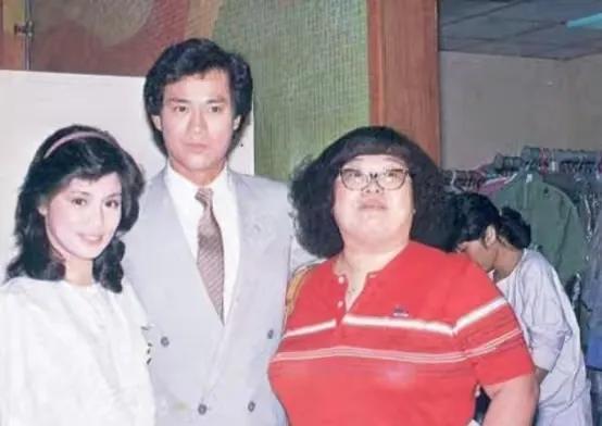 平台推荐一个话题给我（图2）[黑线]，然后发现，原来爆料过翁美玲未必是自杀，法医