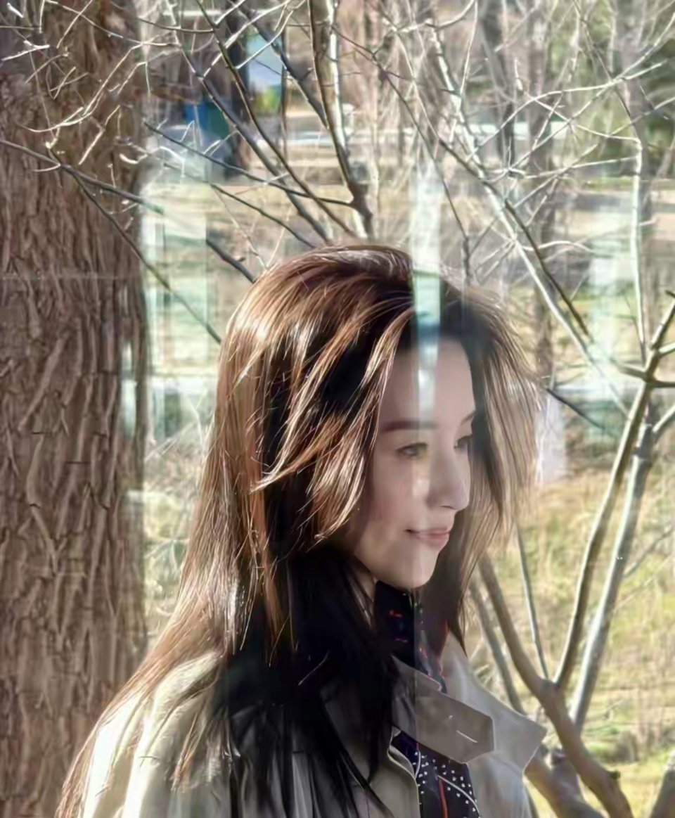 刷到董璇近照，果然美女老了还是那么美丽 