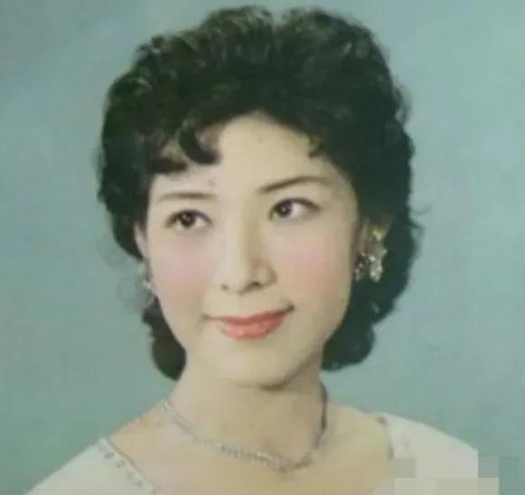 提起关牧村，估计不少人都有印象，《吐鲁番的葡萄熟了》《祝酒歌》，随便哼一句都能勾