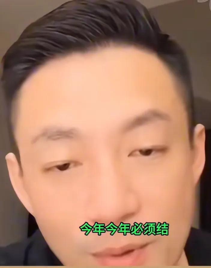 怪不得汪小菲最近脾气温和了，
原来是要结婚了，对新女友很满意，
在最近一次直播中
