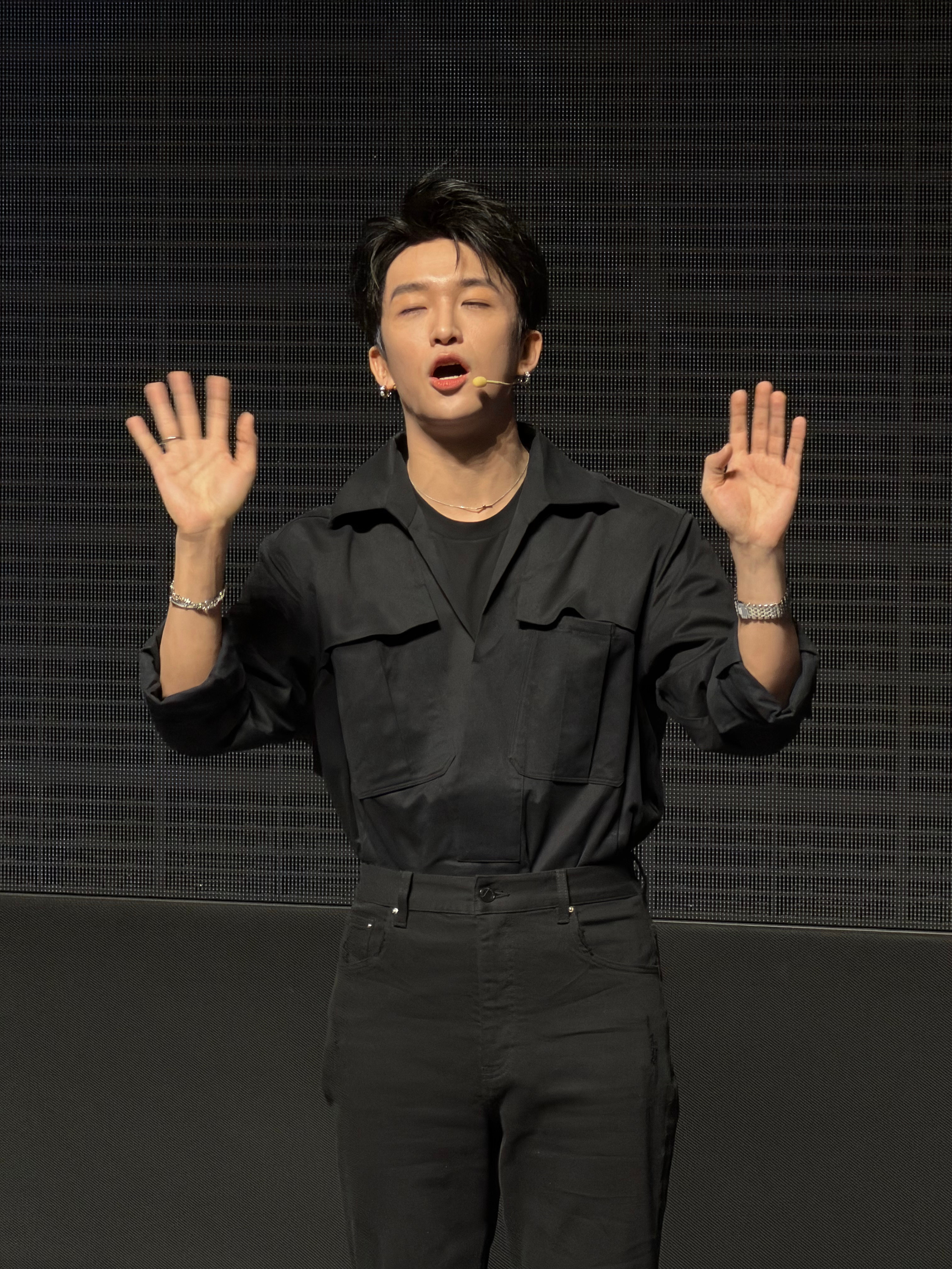 黄子弘凡小哥是我见过，可以说在全球范围内最可爱的男人。 