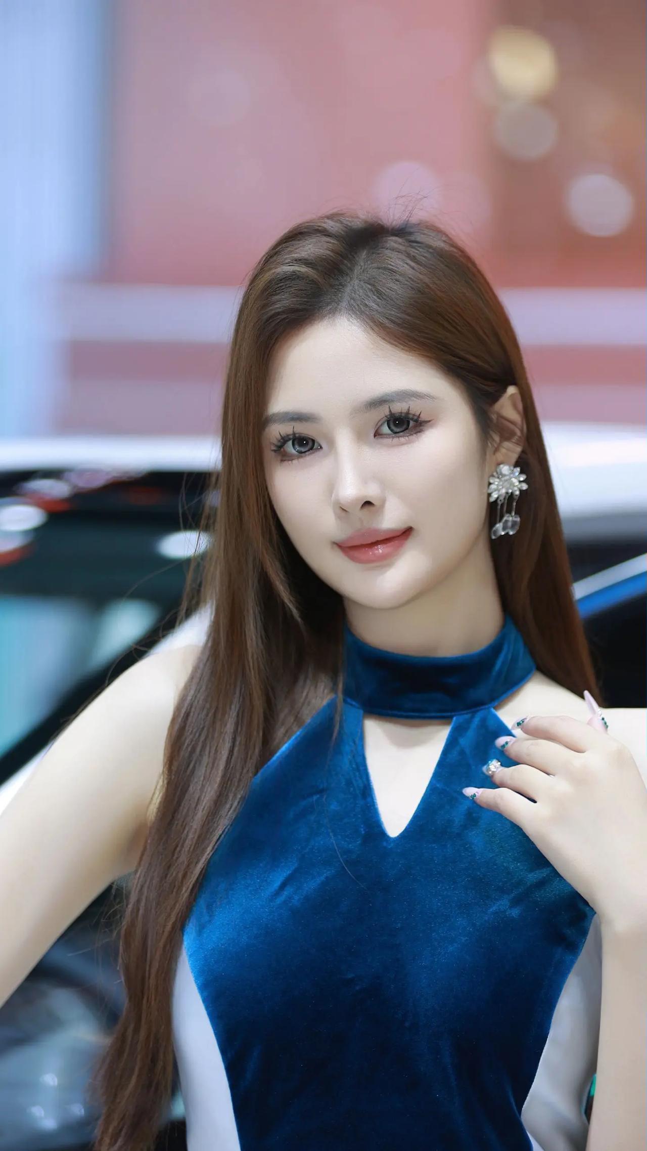 你们喜欢的车模美女 车展车模 车模啾啾呜