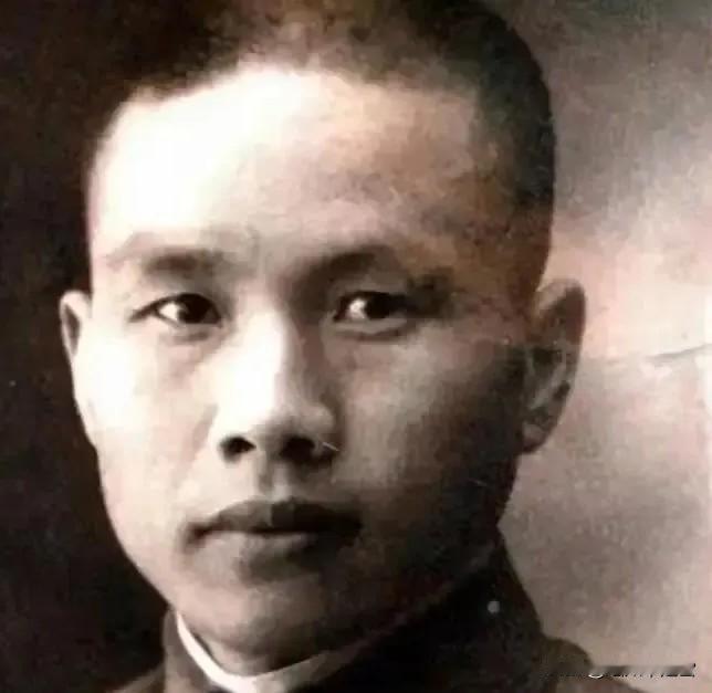 1949年国民党特务周镐被处决后，他的妻子吴雪亚急忙跑去请求面见上海市长，坚持说