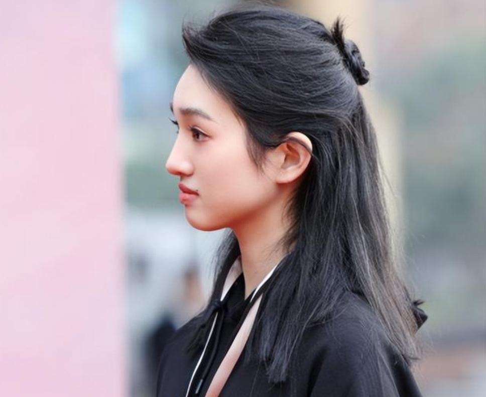 《蜜语纪》白眼狼的她撞脸王玉雯，没想到是加拿大华裔演员
娱乐