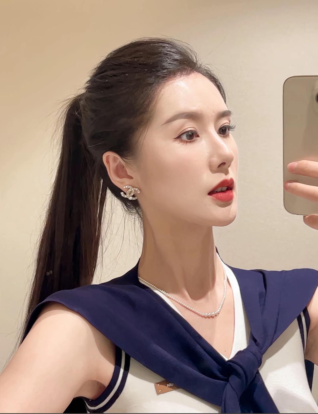 比被出轨更可怜的是你翻看他手机发现他到处搭讪撩骚却被以各种方式拒绝
这种没人要的