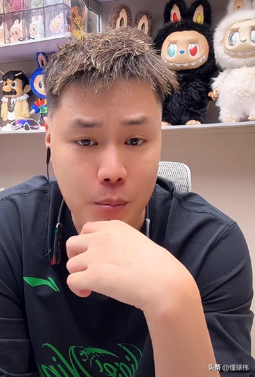 贺天举谈CBA外援：

“有个奇怪的现象。”

“从高级别联赛来CBA的外援。”