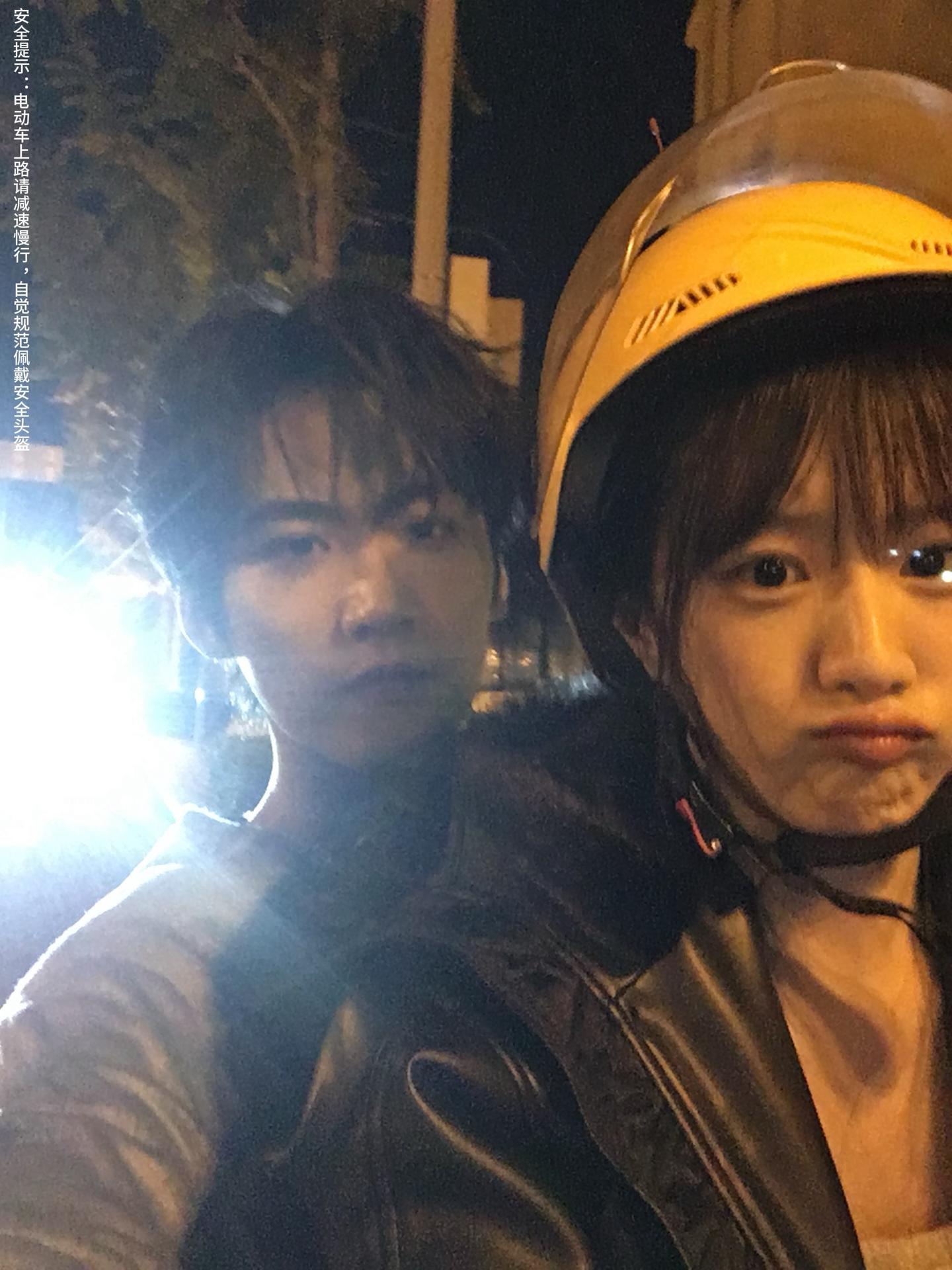 磕死我了。。。。陆西骁和周挽骑车这里的自拍放出来了啊啊啊啊啊啊电视剧炽夏