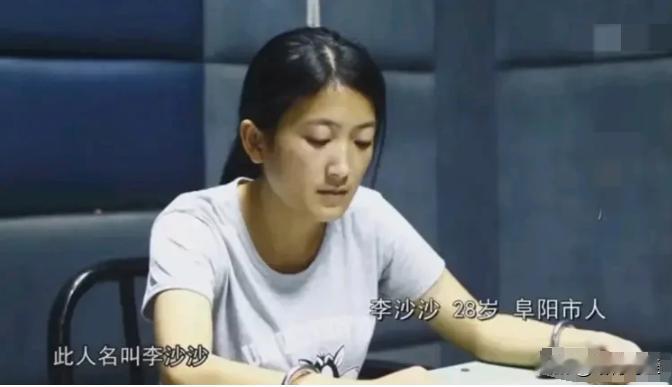 “虎毒还不食子呢，有够离谱！”2015年，阜阳一28岁离异女子，与已婚前男友纠缠