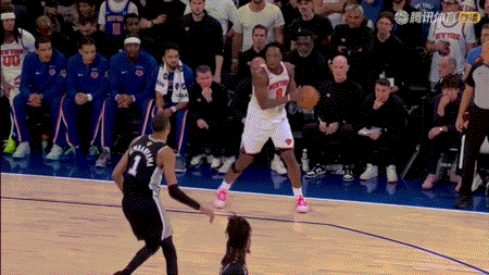 尼克斯第二节末打出一波高潮，半场结束，尼克斯64-57马刺，反超7分！NBA