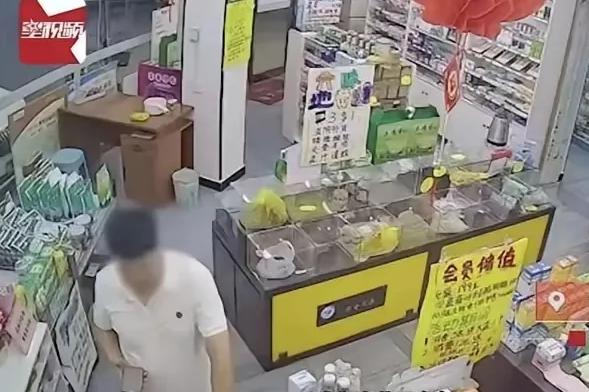 “卖药又不是卖色！”一男子去药店买补肾药，看女店员戴着口罩，觉得她上半张脸很漂亮
