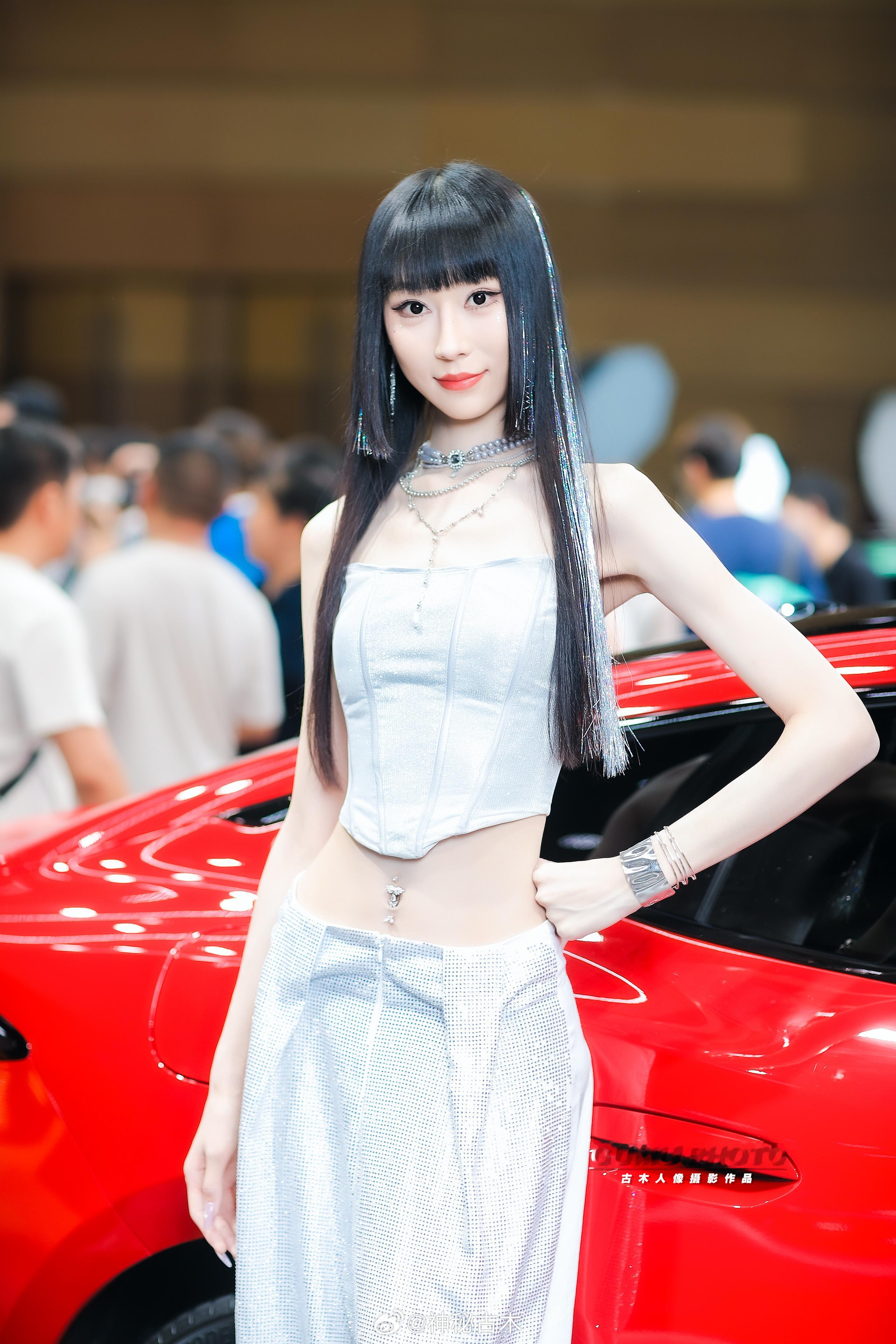 2026成都国际车展方程豹展台模特 2026成都国际车展 成都车展  ​​​