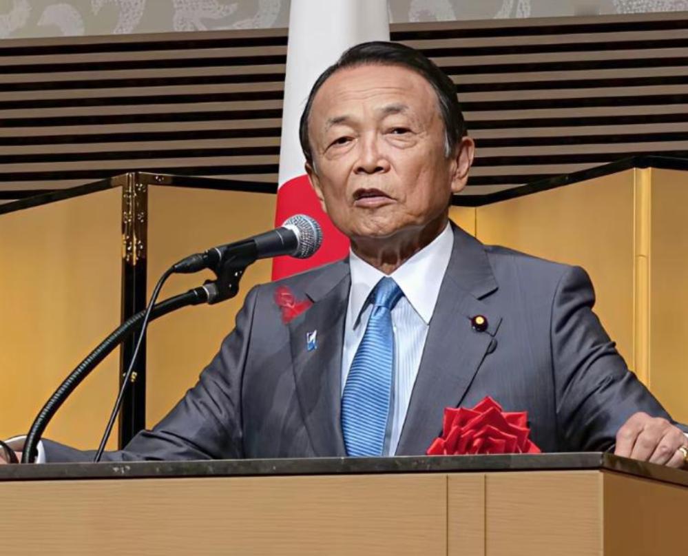 东京审判开庭80周年，本是铭记历史、反思罪行的关键节点，日本首相高市早苗却接连做