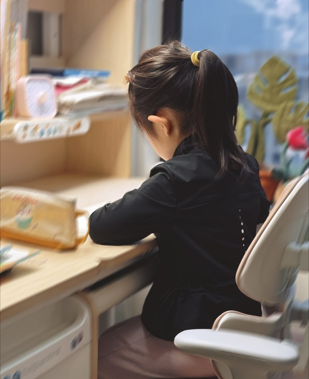 能看出来现在小孩求知欲真的很强，不是应付作业。而是主动给自己加难度找题练，愿意主