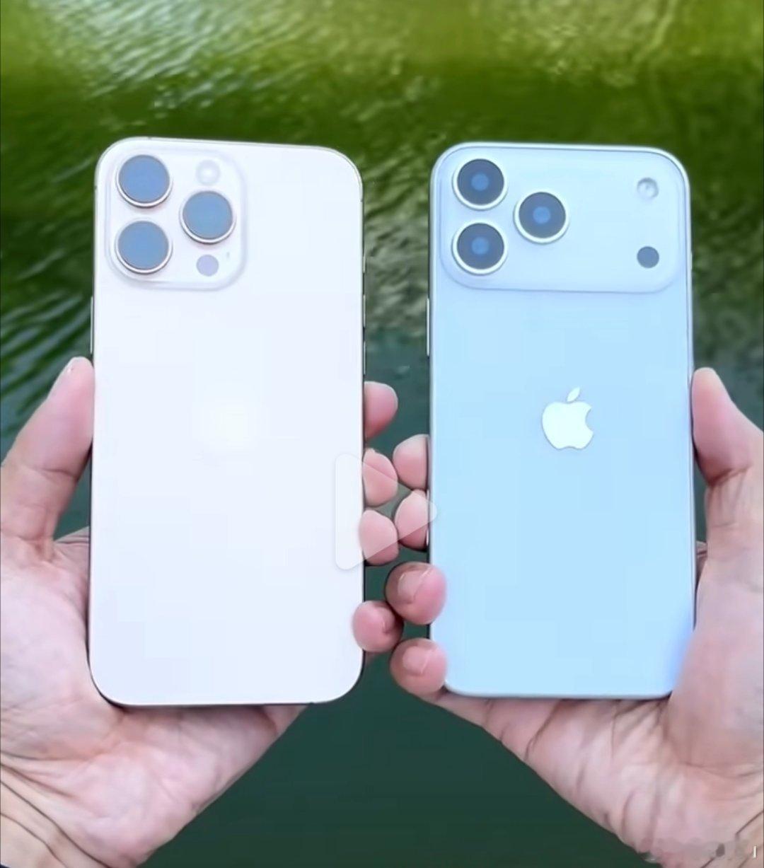 iPhone17ProMax最新机模左是现款iPhone16 Pro Max，右