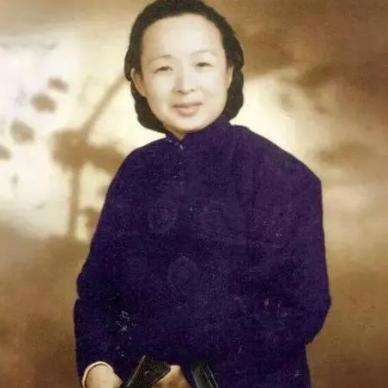 1949年，谢晋元的遗孀向陈毅要了一个房子，陈毅就把吴淞路466号送给她，几天后