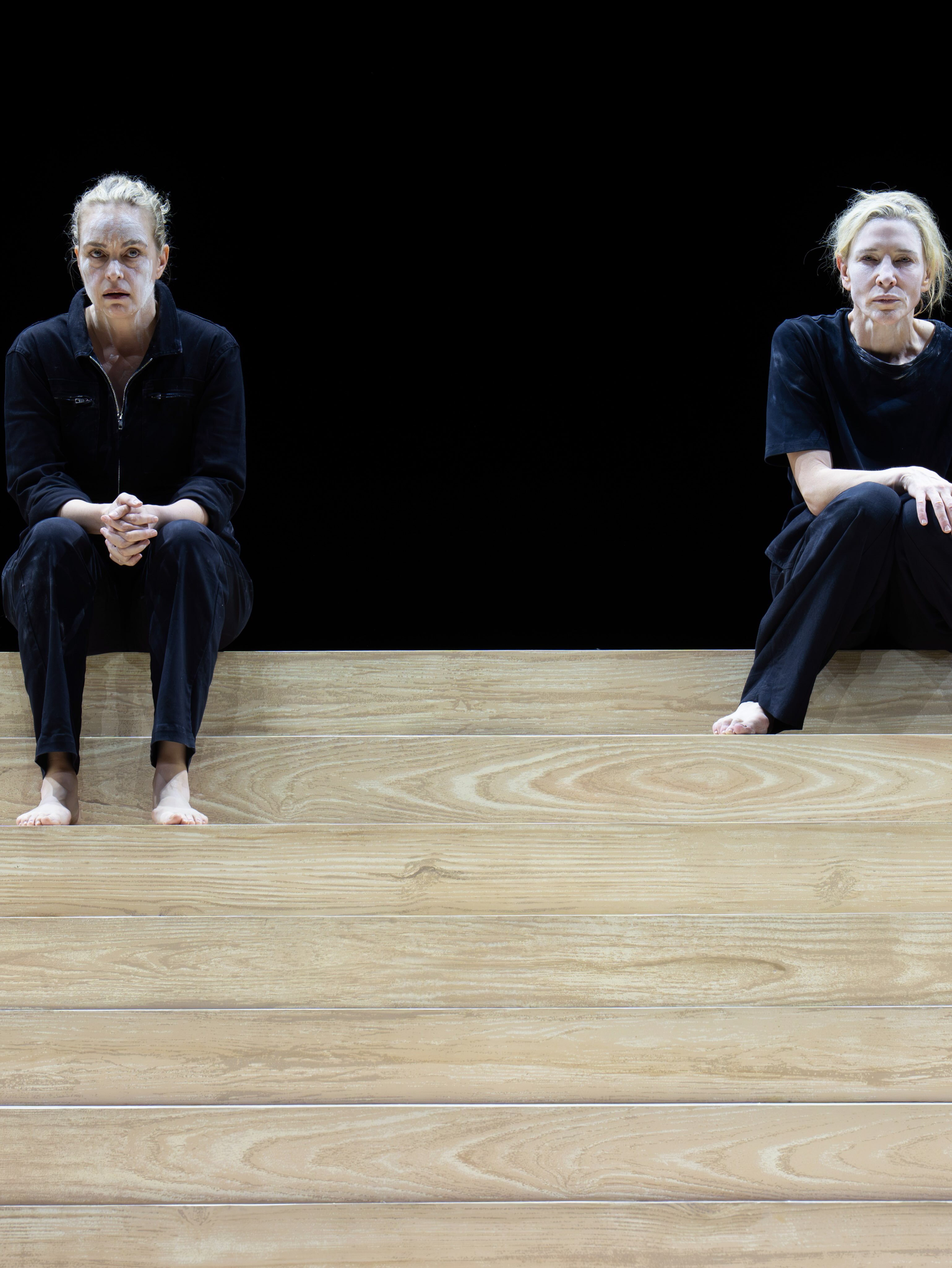 堪称伟大的舞台剧瞬间。Cate Blanchett 与 Nina Hoss 共同