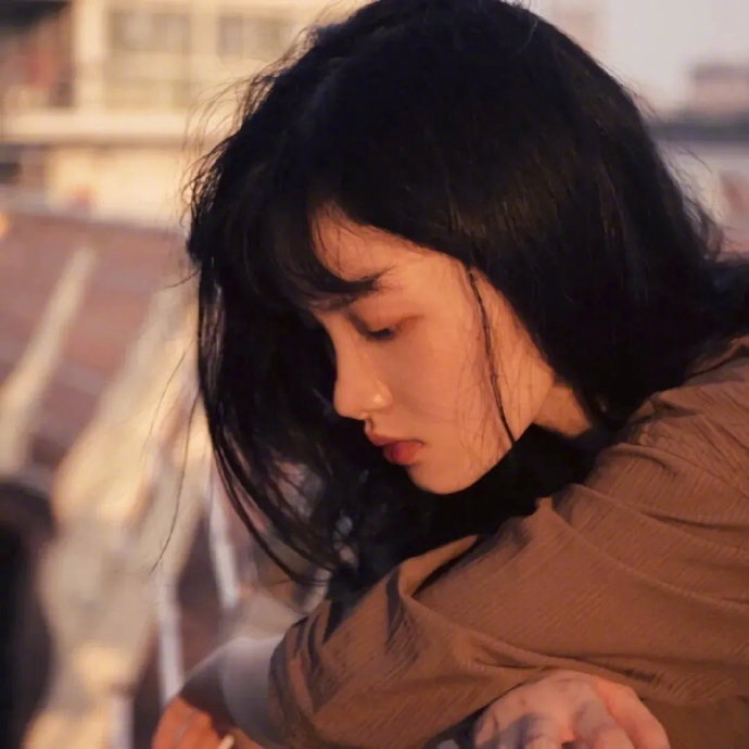 男人认为的爱是什么样的？很多女人都以为只有自己需要陪伴、要被宠着，殊不知男人其实