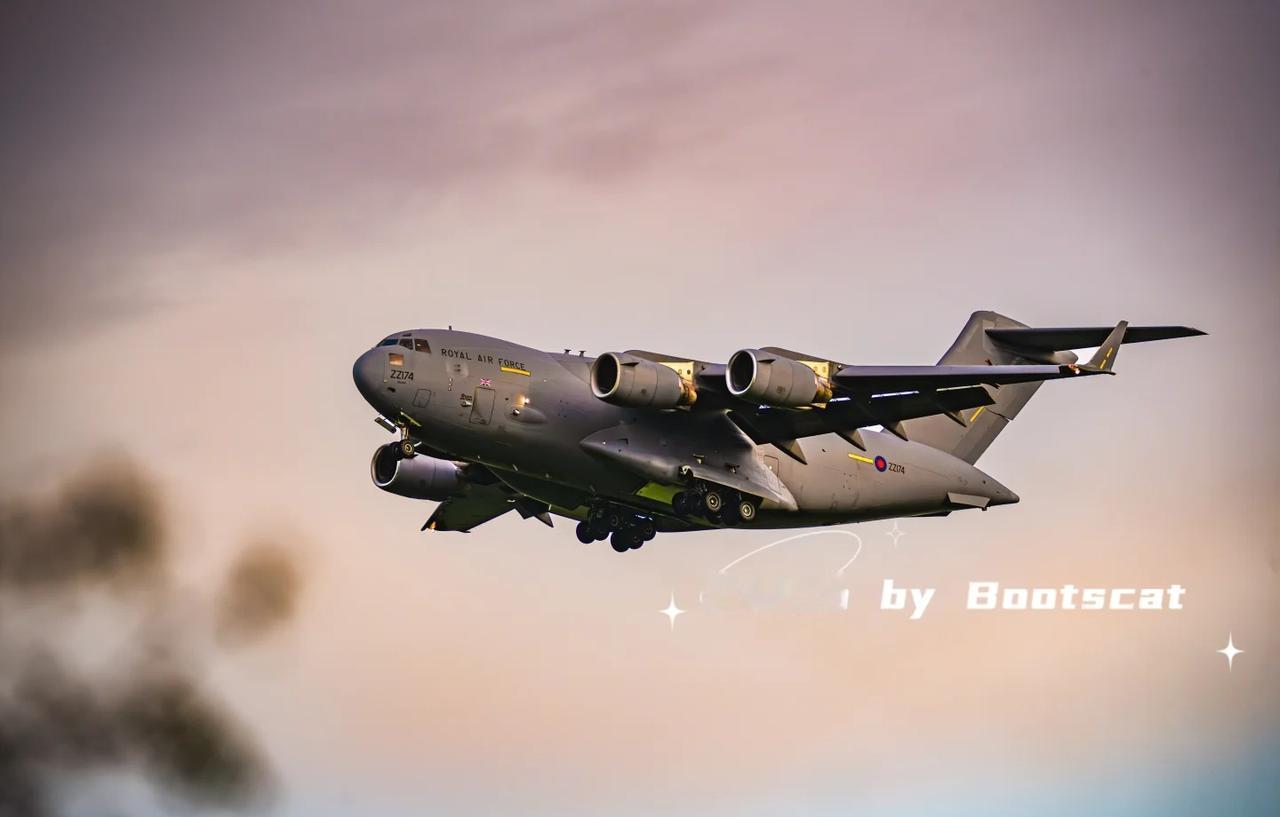 早起的飞友有C-17拍
英国皇家空军
C-17 ZZ174 拍摄于BFS
执行T