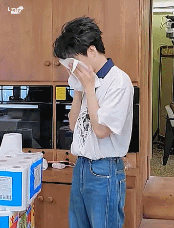 王俊凯陪黄晓明健身王俊凯陪黄晓明健身主打一个陪伴 王俊凯这陪伴方式太有才了，人来