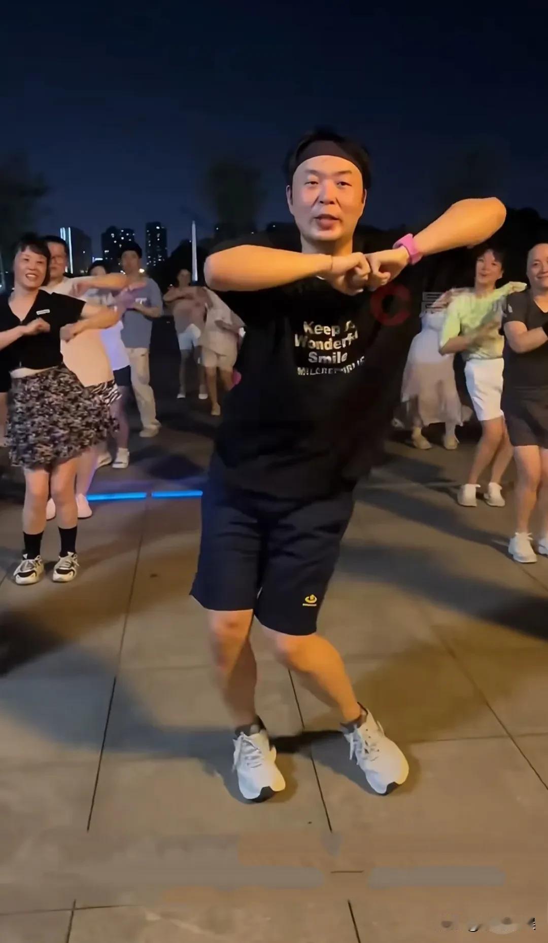 杜海涛还真是怕什么来什么呀！
慢慢退出主持行业的杜海涛，在直播这块做的是风生水起