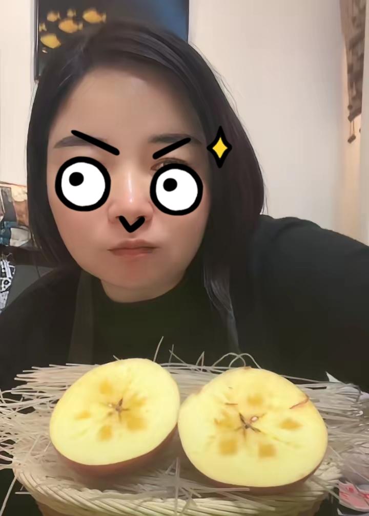 堂嫂盯着许妈收割流量的日子，终于要为自己的言行买单了。
 
许妈正式起诉她，这结