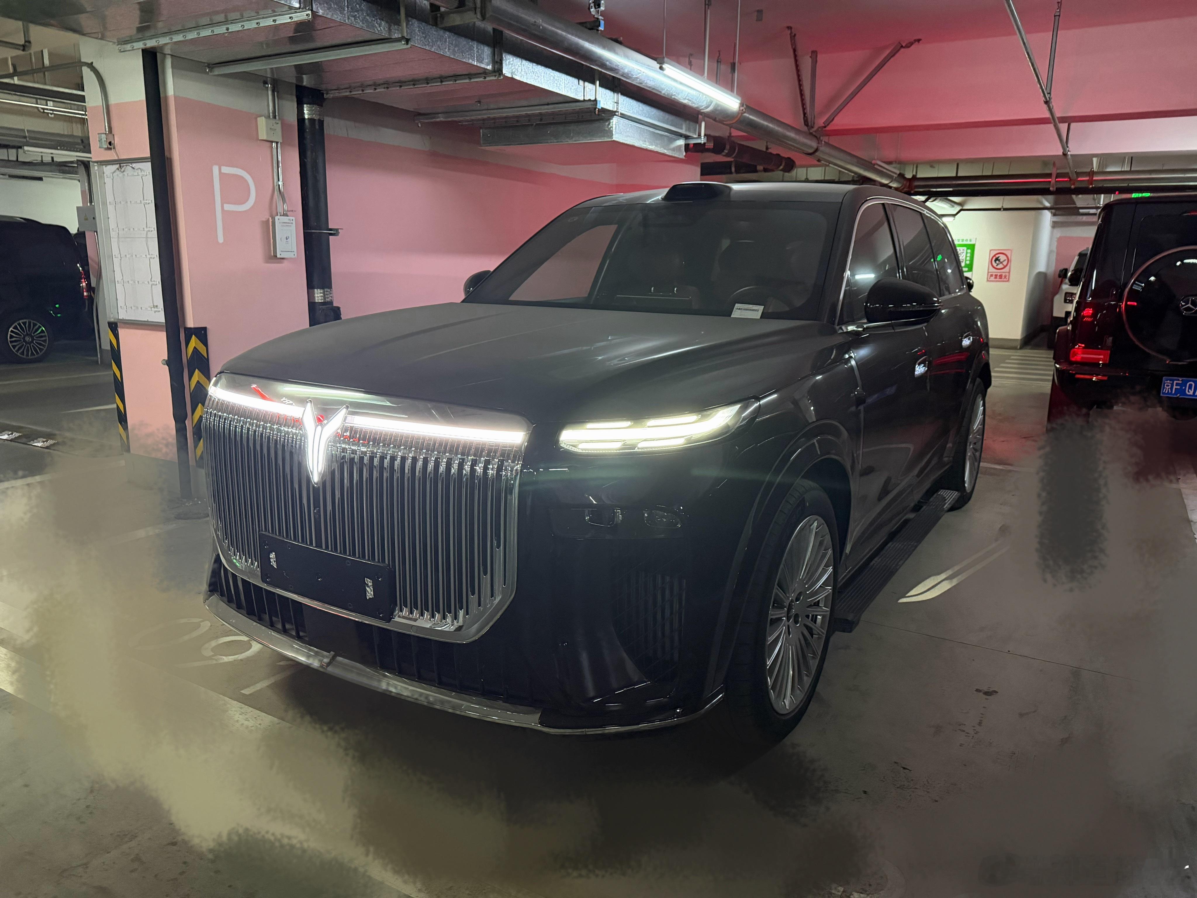 好久没开岚图泰山了都已经一层灰了得 精洗一下了 北京