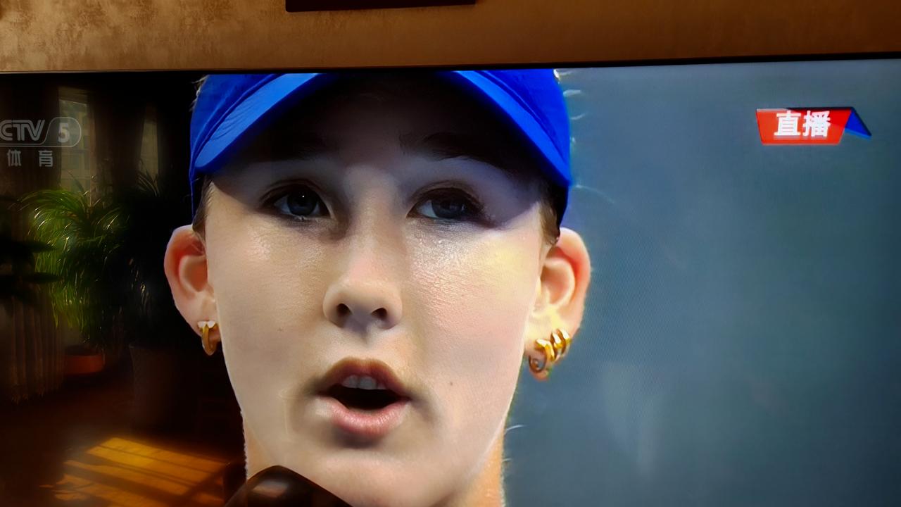 10月10日15:09至16:23，备受关注的中网女单首场半决赛落幕。世界排名第