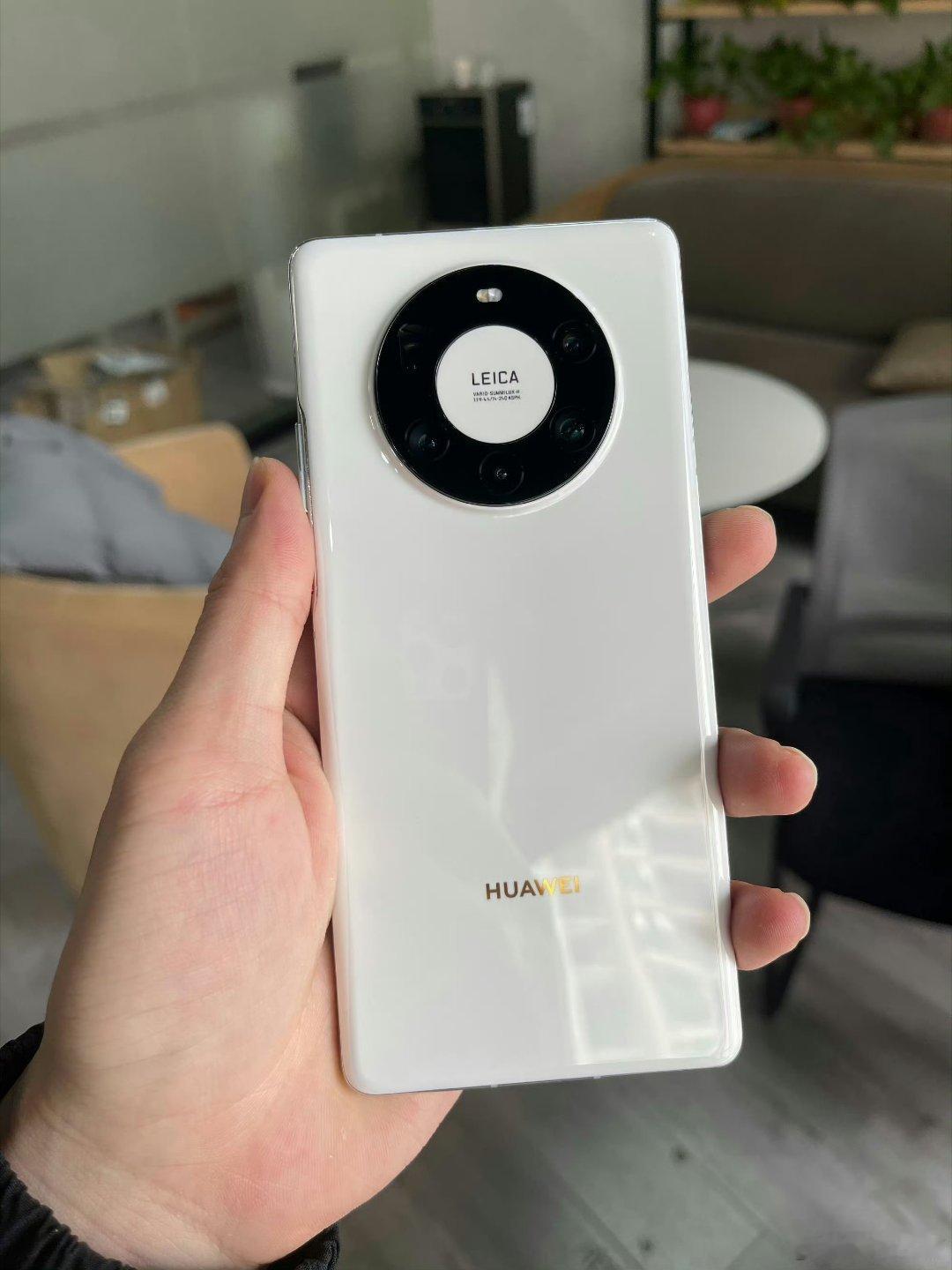 发现酷安那边这些天出手Mate 40系列的人不少，很多人换Mate 80系列了，