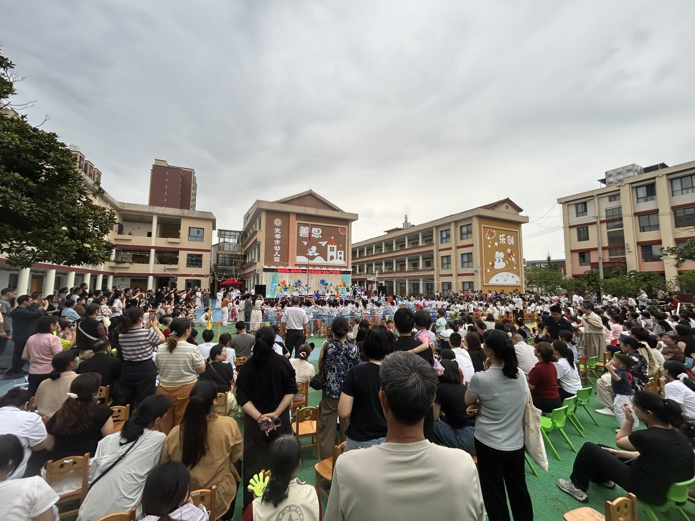 时光荏苒，回首儿时，历历在目，三十年前我们六一活动就是唱捉泥鳅，没想到...