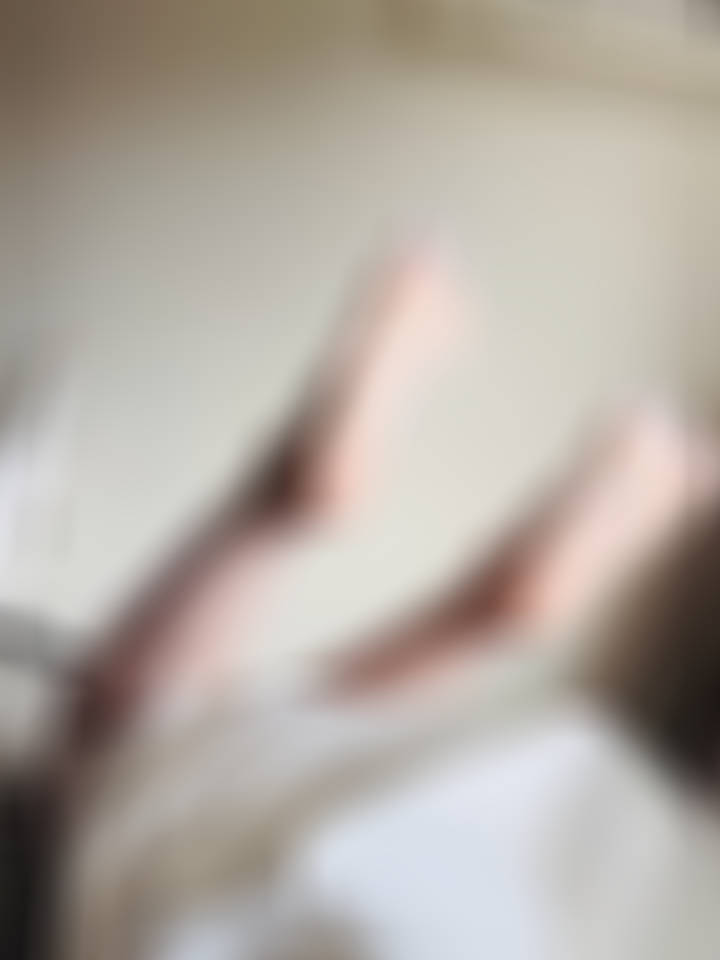 今日周一，会员适合看这套穿搭，会有那么一丝的❤️动。下次继续黑丝。占位置哈～👉