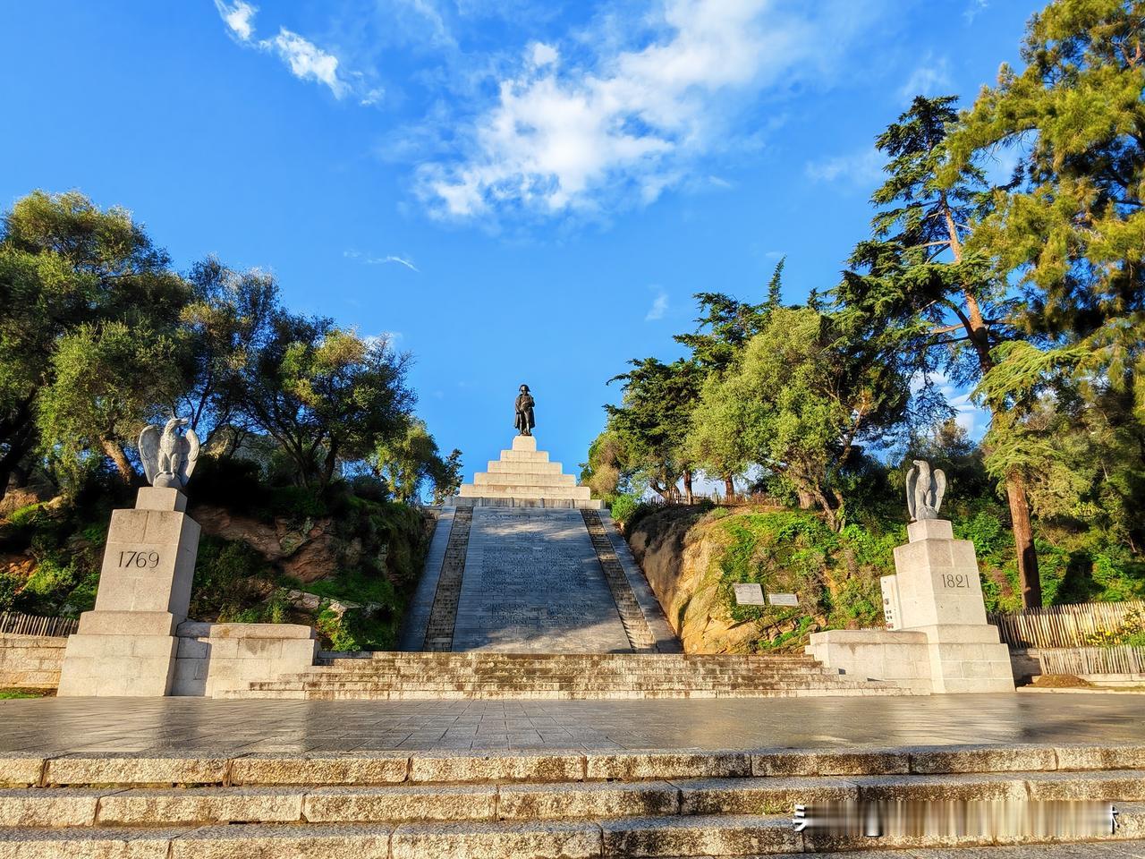 7️⃣ 阿雅克肖~拿破仑故乡+科西嘉首府

​阿雅克肖（Ajaccio）的早晨格